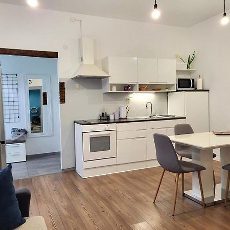Holiday Home Blue Door In PUY מראה חיצוני תמונה