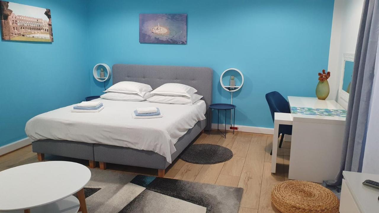 Holiday Home Blue Door In PUY מראה חיצוני תמונה