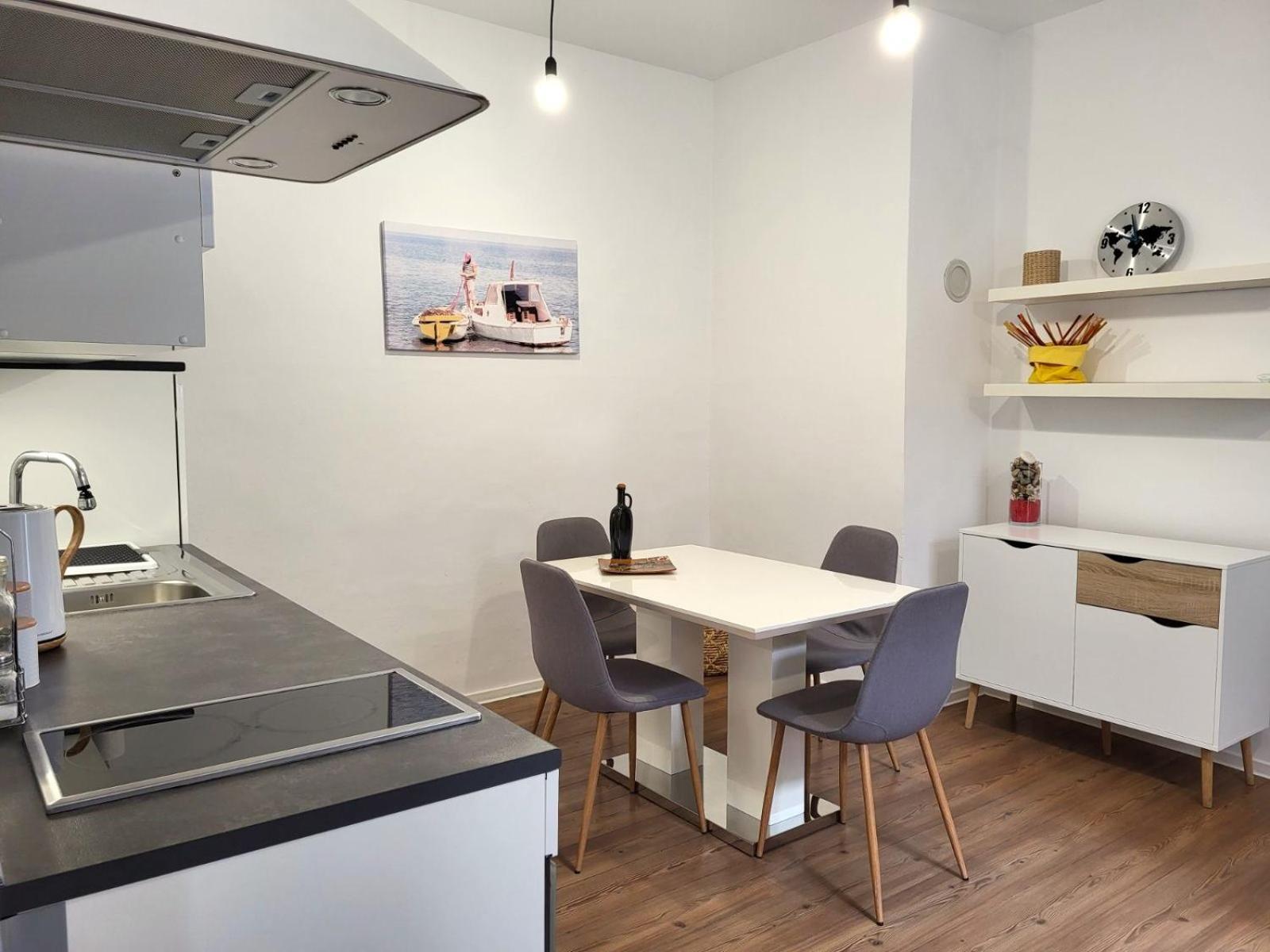 Holiday Home Blue Door In PUY מראה חיצוני תמונה