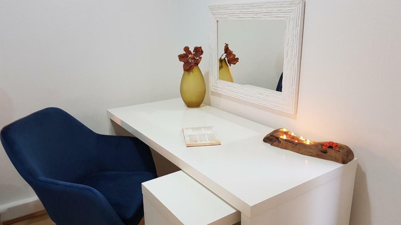 Holiday Home Blue Door In PUY מראה חיצוני תמונה