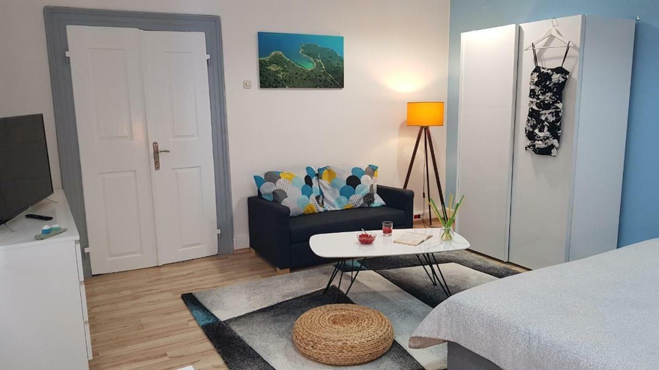 Holiday Home Blue Door In PUY מראה חיצוני תמונה